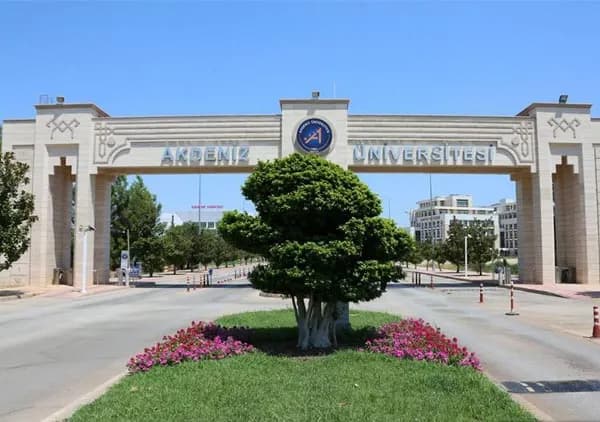 AKDENİZ ÜNİVERSİTESİ kampüsü